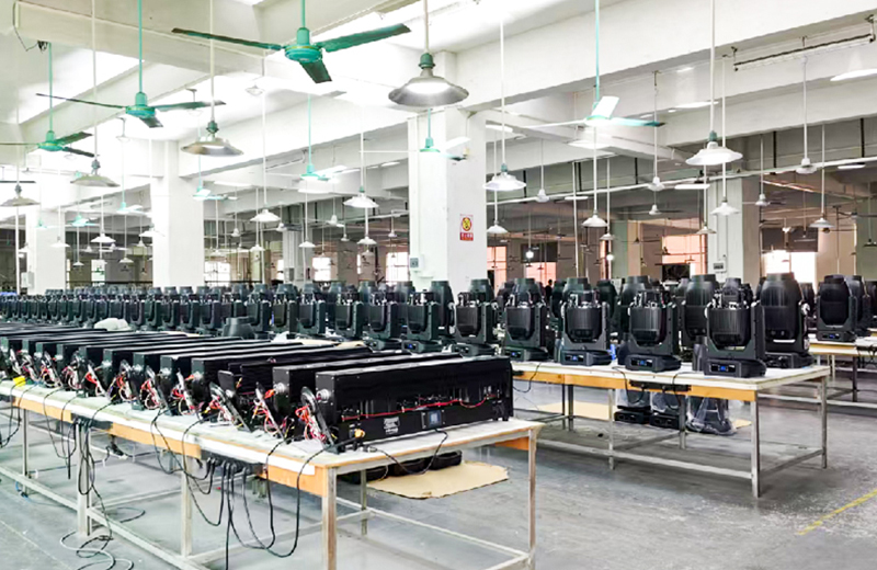 丽华灯光工厂展示舞台灯光设备生产情况
